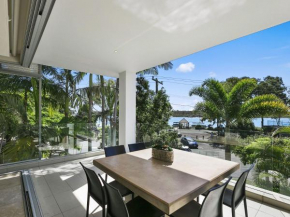 Stunning Riverfront Apartment in Noosaville - Unit 2 Wai Cocos 215 Gympie Terrace, Noosaville